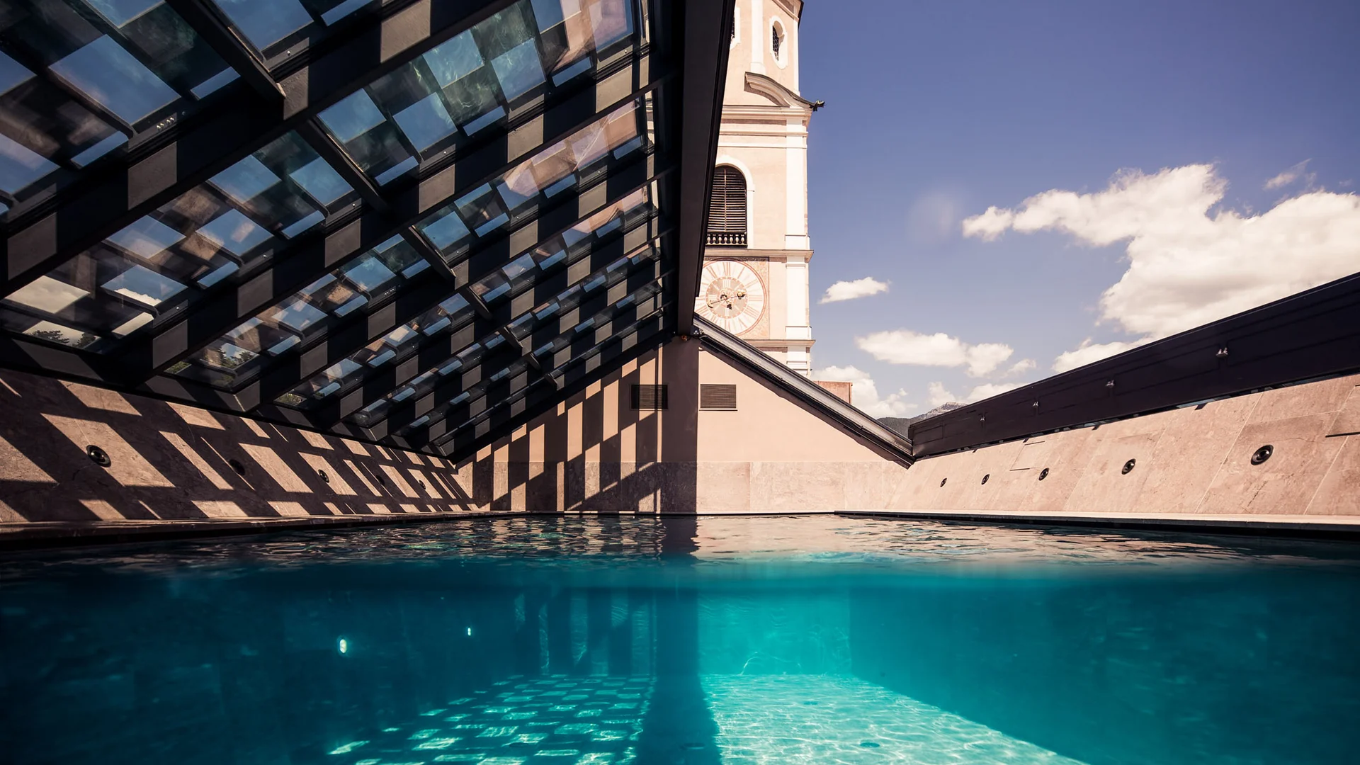 Sky pool in South Tyrol: Hotel Lamm
